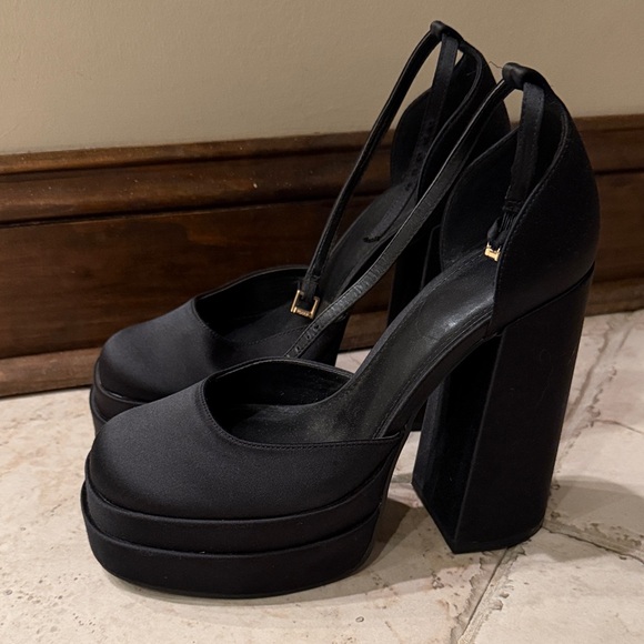 Elegant Black Platform Heels - Picture 1 of 4